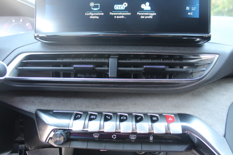 43 Stilecar It Peugeot 3008 Gk990ga
