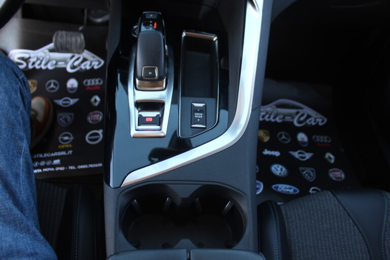 46 Stilecar It Peugeot 3008 Gj337ax