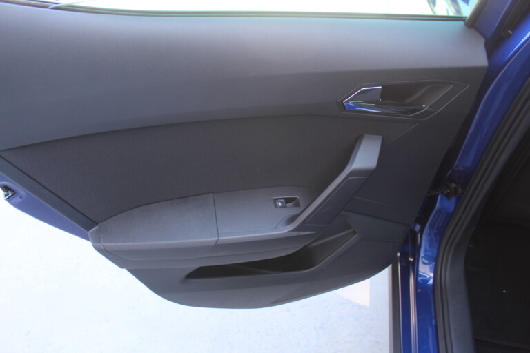18 Stilecar It Seat Arona Gd162ax