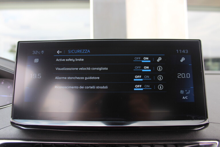 40 Stilecar It Peugeot 3008 Gm668ky