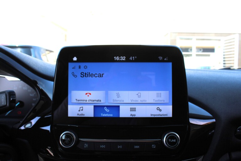 32 Stilecar It Ford Fiesta Gb786ds