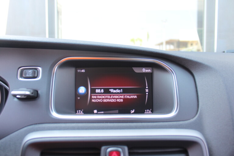 32 Stilecar It Volvo V40 Fy250yx