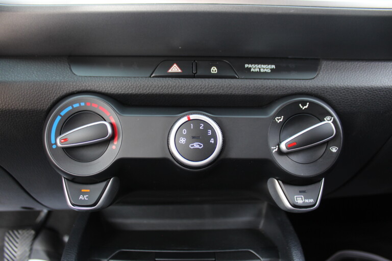 36 Stilecar It Kia Stonic Gj532jt