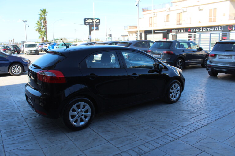 02 Stilecar It Kia Rio En629an