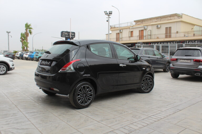 02 Stilecar It Lancia Ypsilon Gm978dd 1