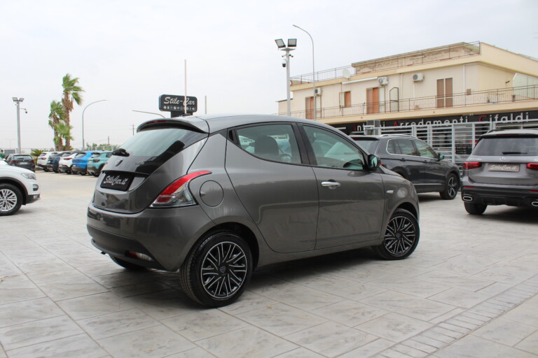 02 Stilecar It Lancia Ypsilon Gm978dd