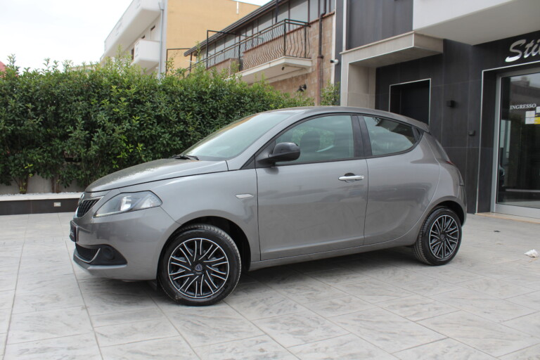 03 Stilecar It Lancia Ypsilon Gm978dd