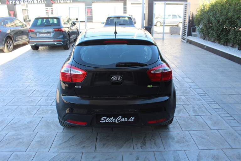 04 Stilecar It Kia Rio En629an