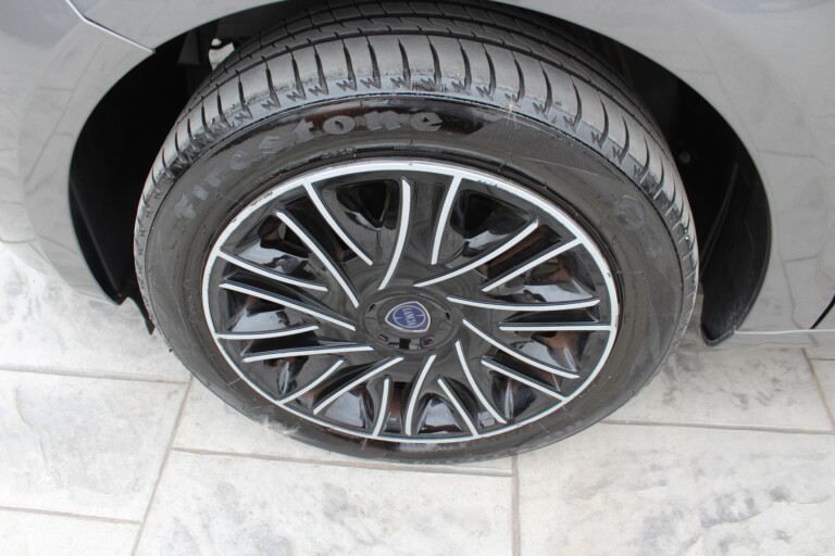 08 Stilecar It Lancia Ypsilon Gm978dd