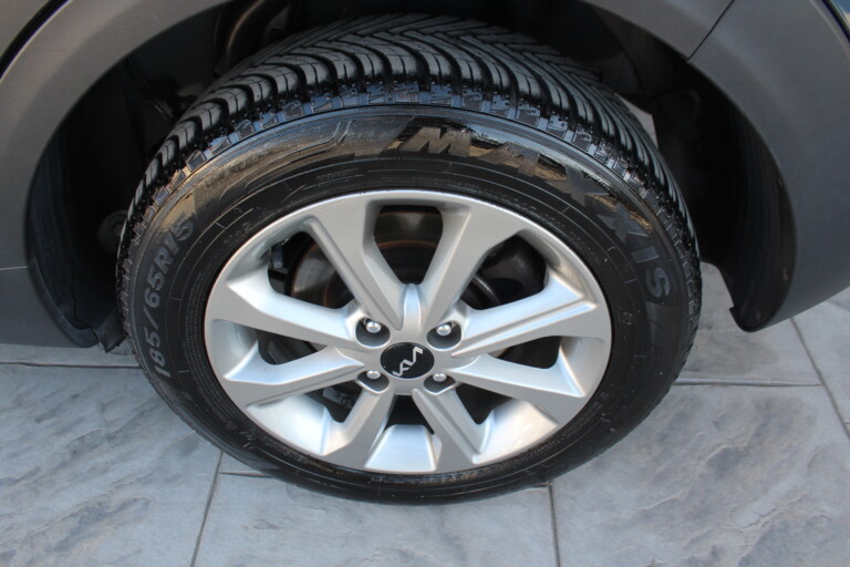 09 Stilecar It Kia Stonic Gn587td