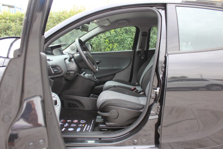 12 Stilecar It Lancia Ypsilon Gm978dd 1