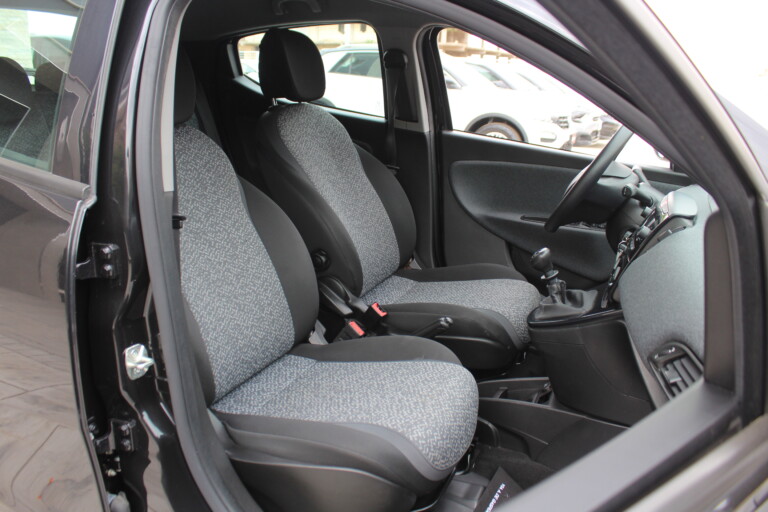 14 Stilecar It Lancia Ypsilon Gm978dd 1