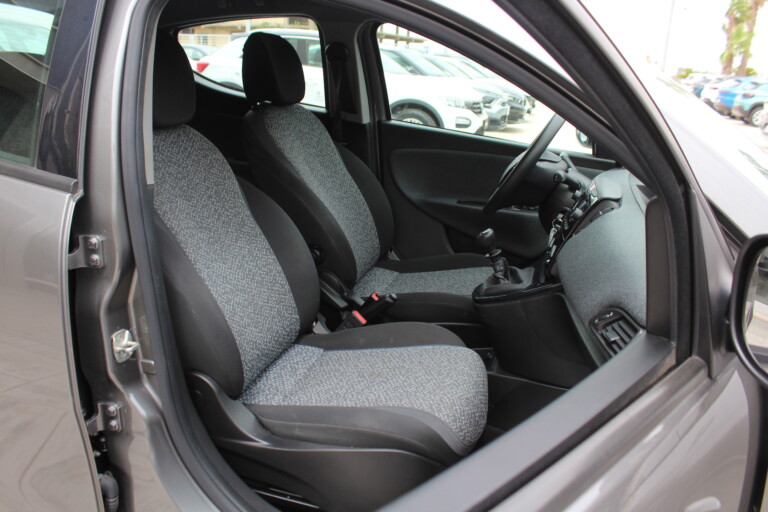 14 Stilecar It Lancia Ypsilon Gm978dd