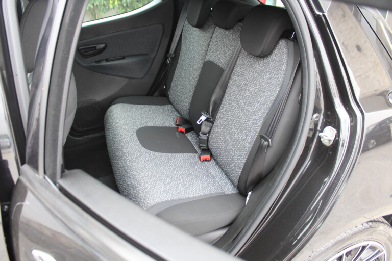 15 Stilecar It Lancia Ypsilon Gm978dd 1