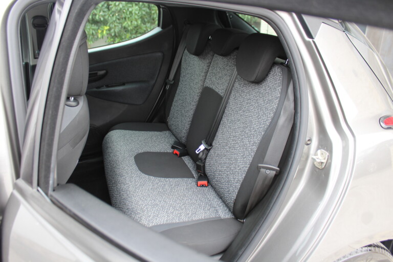 15 Stilecar It Lancia Ypsilon Gm978dd