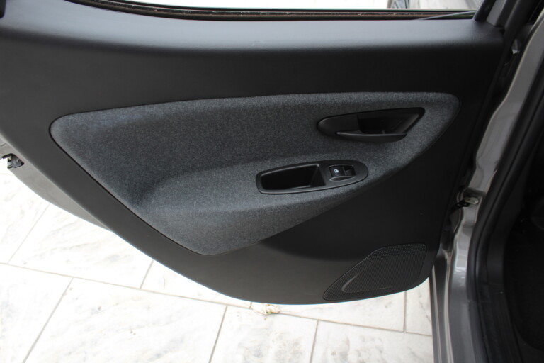 16 Stilecar It Lancia Ypsilon Gm978dd