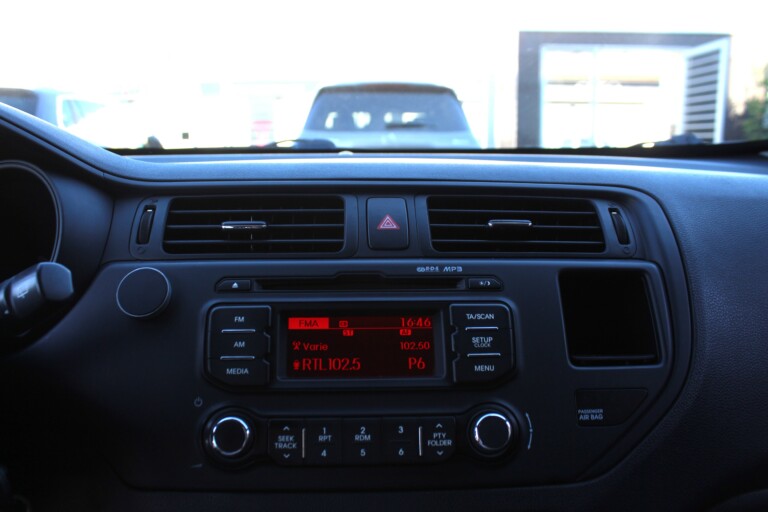 17 Stilecar It Kia Rio En629an