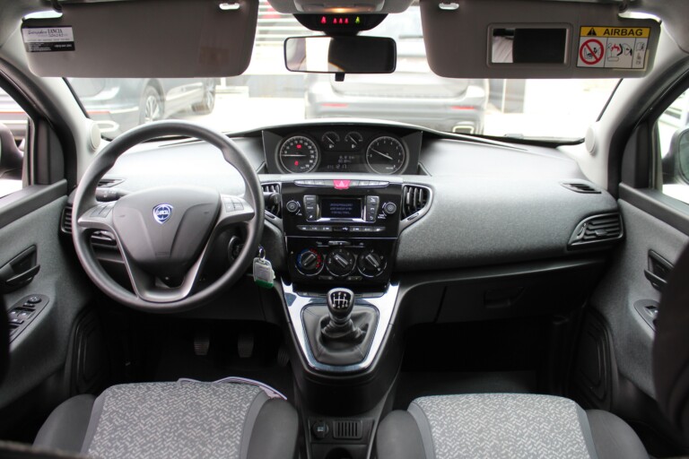 18 Stilecar It Lancia Ypsilon Gm978dd