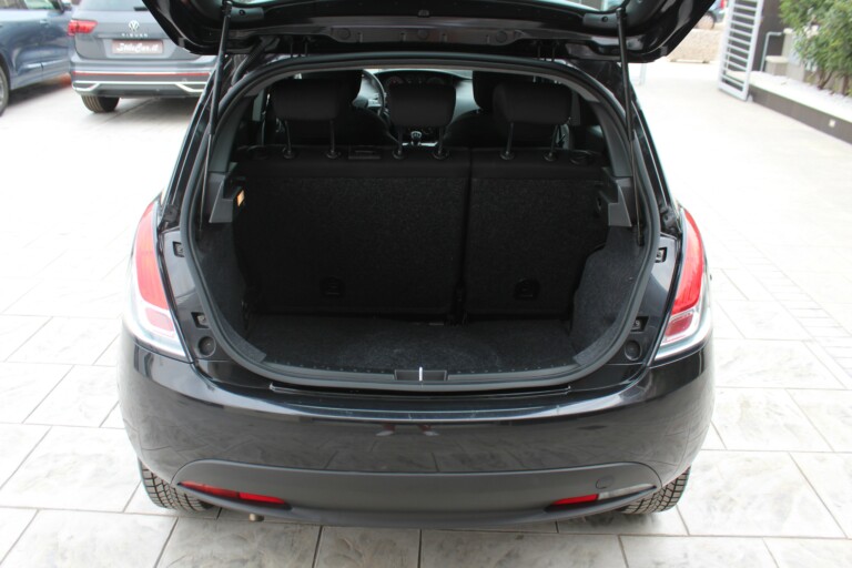 19 Stilecar It Lancia Ypsilon Gm978dd 1