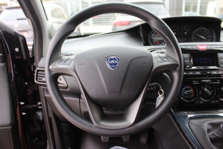 22 Stilecar It Lancia Ypsilon Gm978dd 1