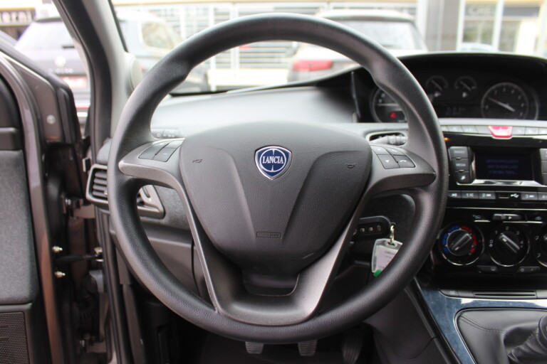 22 Stilecar It Lancia Ypsilon Gm978dd