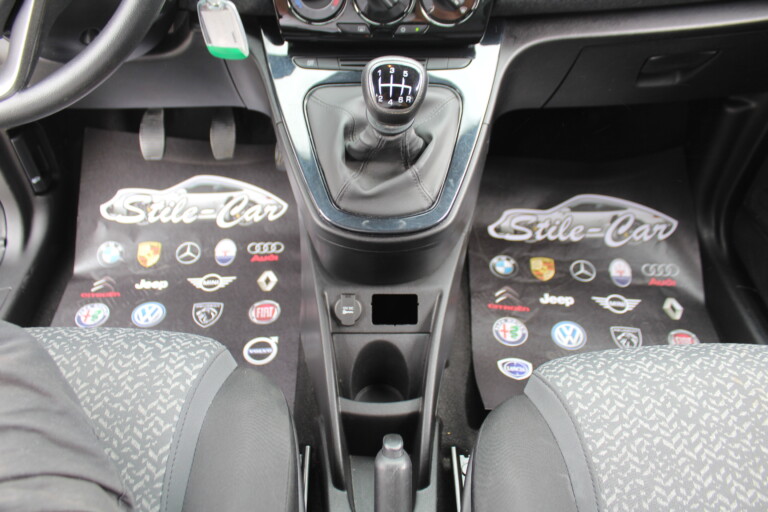 27 Stilecar It Lancia Ypsilon Gm978dd 1