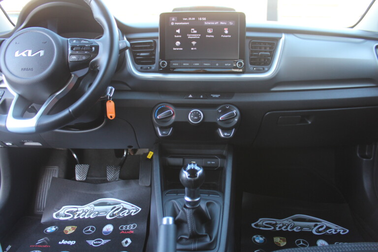 29 Stilecar It Kia Stonic Gk969zh