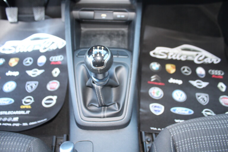 38 Stilecar It Kia Stonic Gk969zh