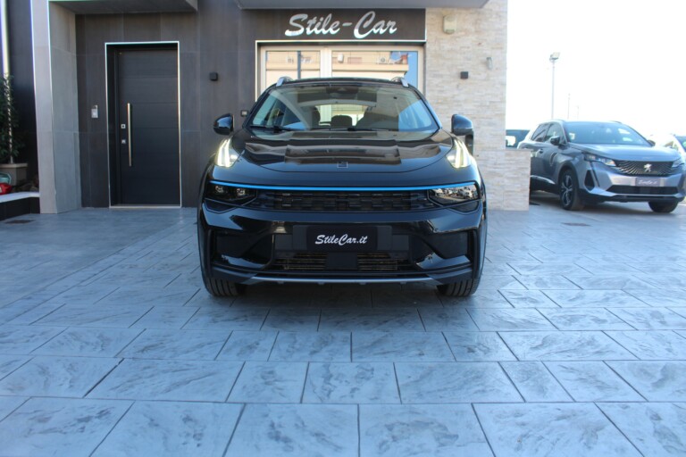 LYNK&CO 01