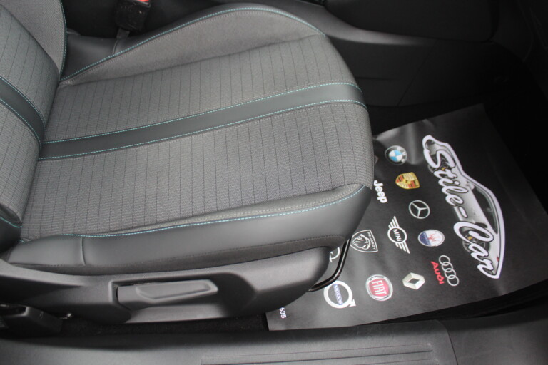 18 Stilecar It Peugeot 2008 Gj725yt