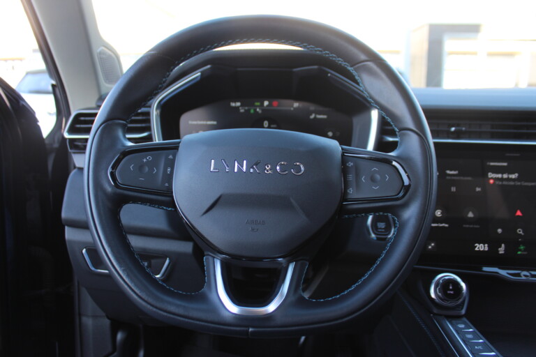 26 Stilecar It Lynkco 01 Gh833ml
